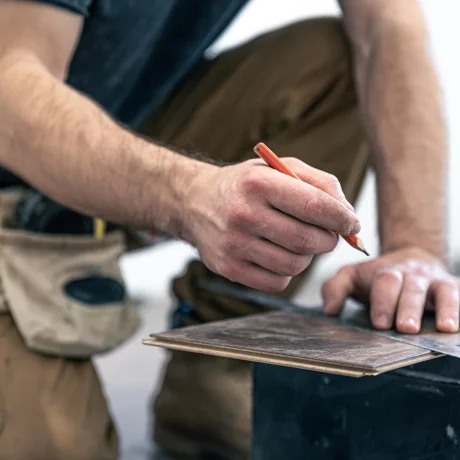 male-worker-puts-laminate-flooring-floor_169016-17651